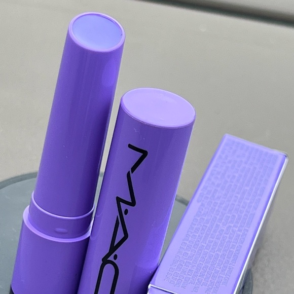πHPπMAC Squirt Plumping Gloss Stick in Violet Beta - Picture 2 of 8